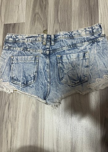 Dantel Detaylı Mini Mavi Kot Şort - Görsel 3