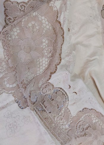 ANGELEZ MASA ÖRTÜSÜ  MINK LEKE VAR GECERMI BILMIYORUM RESIMLERDE - Görsel 9