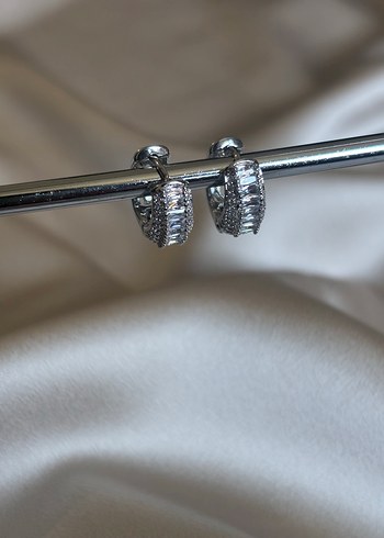 Gümüş Renk Taş Detaylı Mini Halka Çelik Küpe - Görsel 2