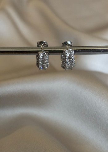 Gümüş Renk Taş Detaylı Mini Halka Çelik Küpe - Görsel 3