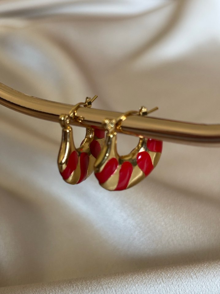 Gold Renk Kırmızı Detaylı Mini Halka Çelik Küpe - Görsel 2