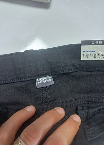 LC Waikiki Etiketi üstünde elastik dar paça pantolon