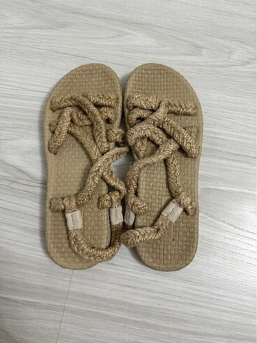 Hasır Parmak Arası Sandalet