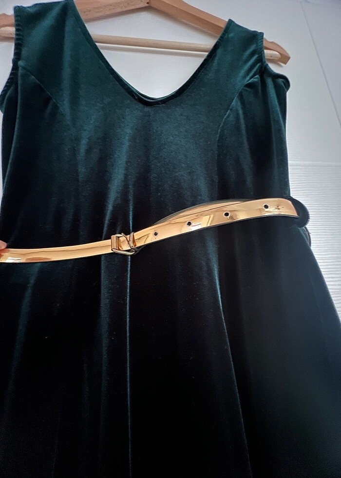 Koyu yeşil kısa kadife elbise - Görsel 2