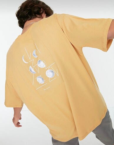 Bej Erkek Kısa Kollu Sırt Baskılı Oversize T-shirt