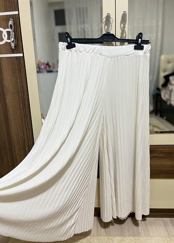 Beyaz pileli takım - Görsel 3