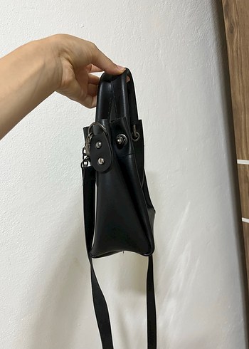 Beden Siyah Parlak Deri Guess Kadın Çanta