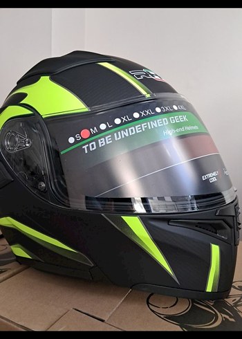 Kilitli Siyah Baskılı Motosiklet Kaskı - Görsel 2