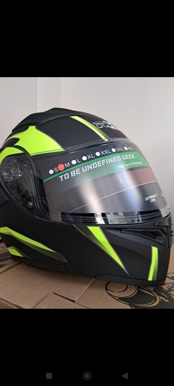 Kilitli Siyah Baskılı Motosiklet Kaskı - Görsel 2