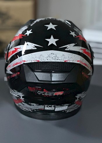 Renkli Baskılı Metal Kemerli Motosiklet Kaskı - Görsel 3