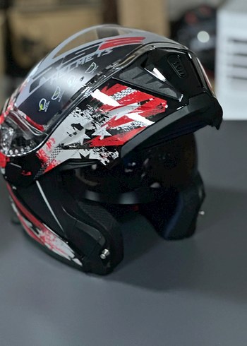 Renkli Baskılı Metal Kemerli Motosiklet Kaskı - Görsel 4