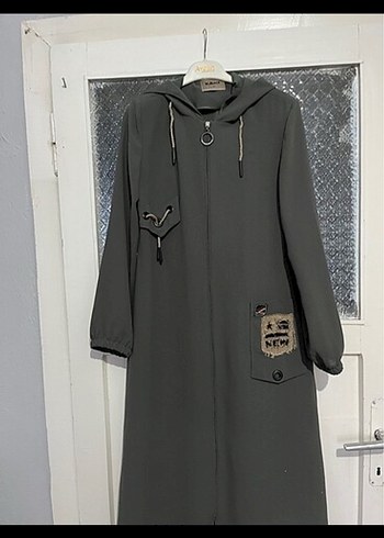 Kapüşonlu Gri Fermuarlı Kadın Yağmurluk - Görsel 4