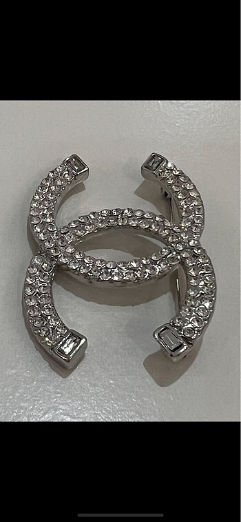 Beden Chanel zircon broş