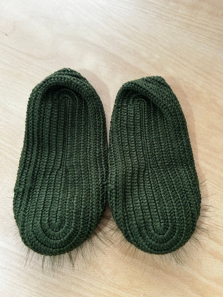 Koyu Yeşil Nakışlı Örgü Kız Terliği - Görsel 2