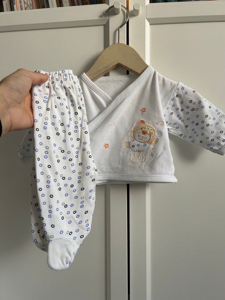 Nakışlı Beyaz Pamuk Bebek Hastane Kıyafeti - Görsel 3