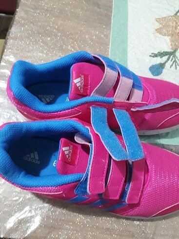 Adidas spor ayakkabı 38 39 numara giyene olur