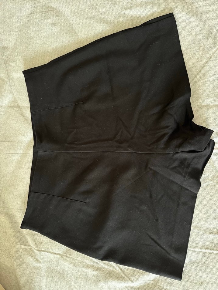 Siyah Kısa Kadın Kumaş Şort - Görsel 3