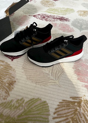 Adidas koşu ayakkabısı - Görsel 2