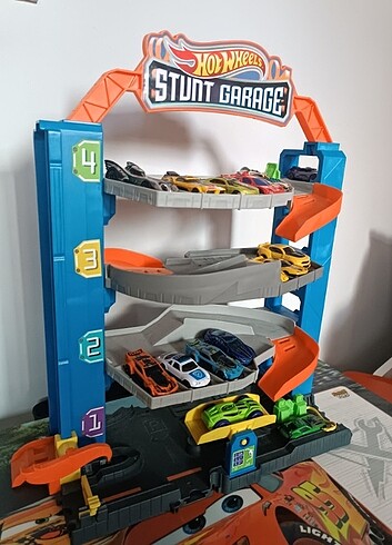  Hot wheels katlı araba garajı oyuncak