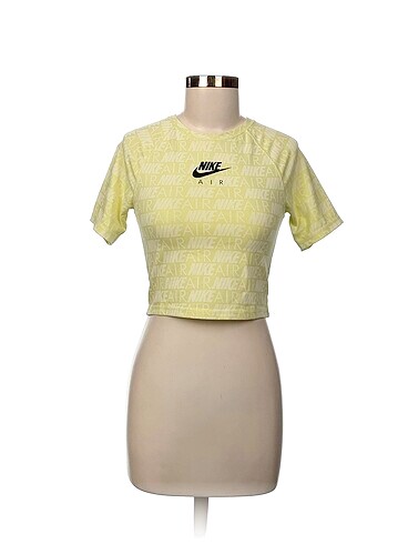 Nike Bluz %70 İndirimli.