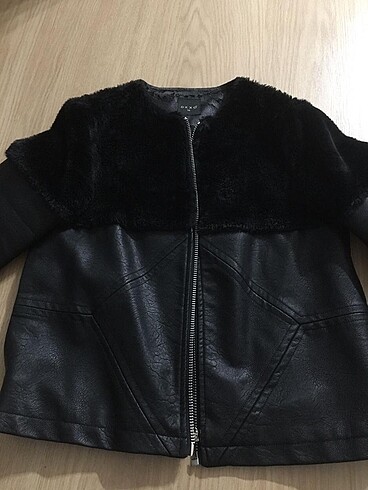 Zara xoxo siyah omuz kısmı tüylü deri ceket