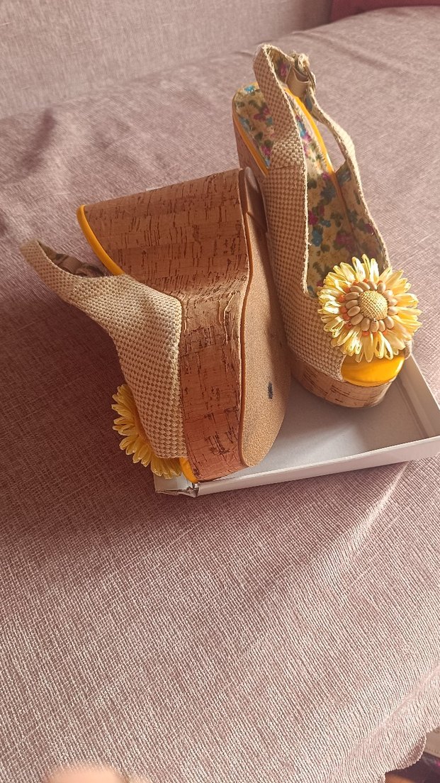 Sarı Boncuklu Çiçekli Kadın Dolgu Topuk Ayakkabı - Görsel 3