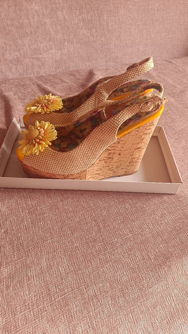 Sarı Boncuklu Çiçekli Kadın Dolgu Topuk Ayakkabı - Görsel 2