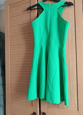 Yeşil renkli abiye elbise  - Görsel 2
