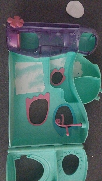 Littlest Pet Shop Evi