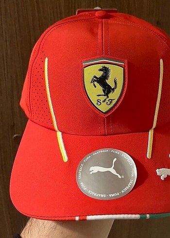 Ferrari SF 2024 Sezonu F1 Takimi Sapka