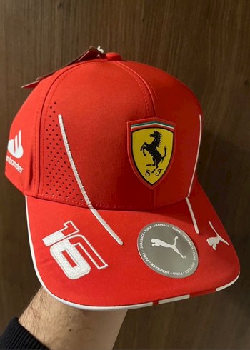 Charles Leclerc Ferrari F1 2024 Sapka