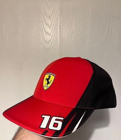 Charles Leclerc 16# Ferrari F1 22? Sapka