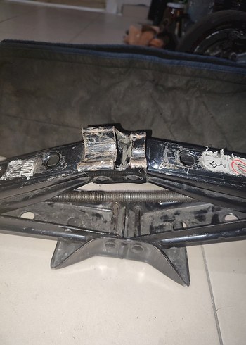 Siyah Katlanabilir Araba Krikosu detay açıklamada - Görsel 2