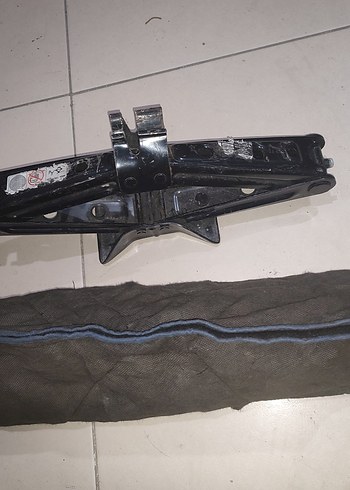 Siyah Katlanabilir Araba Krikosu detay açıklamada - Görsel 3