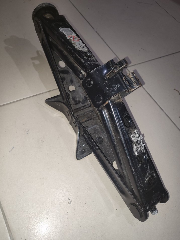 Siyah Katlanabilir Araba Krikosu detay açıklamada - Görsel 4