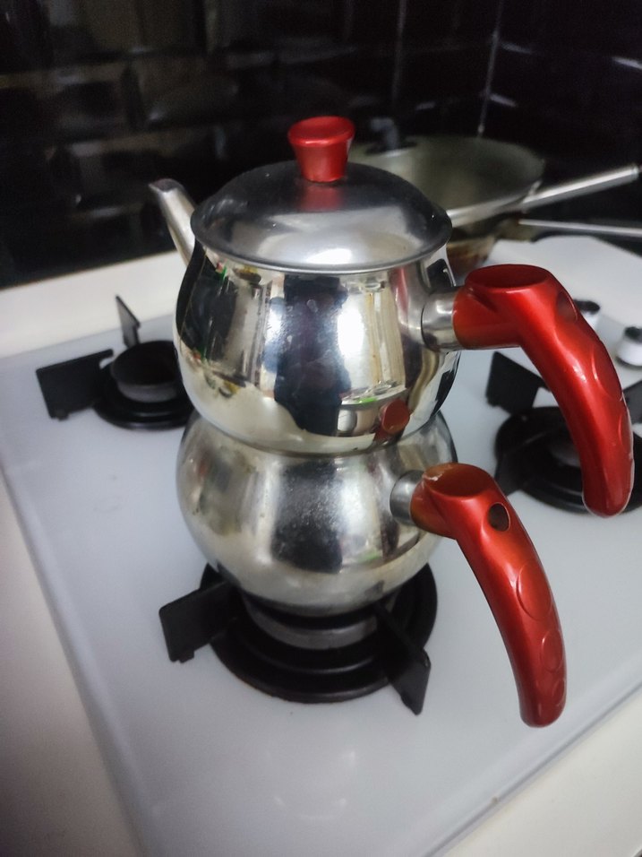 Kırmızı Saplı Çelik Çaydanlık detay açıklamada - Görsel 2