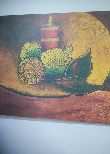 Kırmızı Şeritli Mumlar ve Doğal Objeler Tablosu - Görsel 7