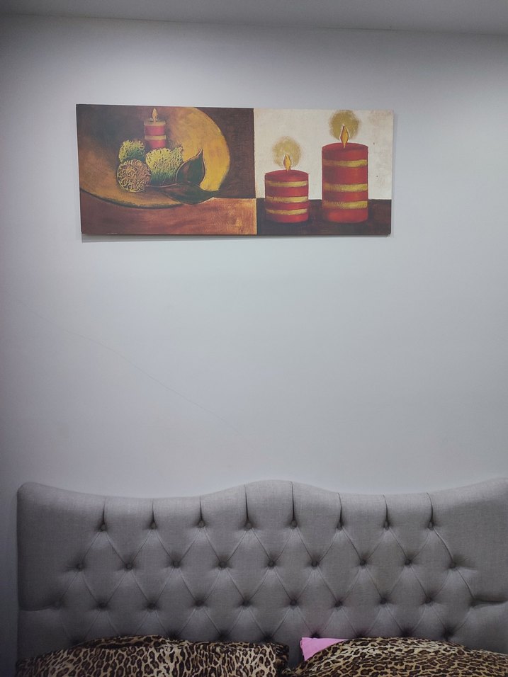 Kırmızı Şeritli Mumlar ve Doğal Objeler Tablosu - Görsel 3