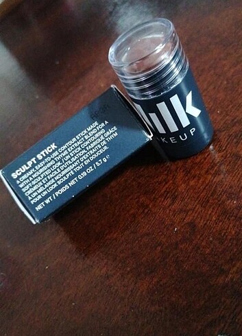  Milk Makeup Milk make up kontür 