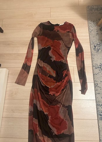 Uzun Kollu Kahverengi Batik Desenli Elbise
