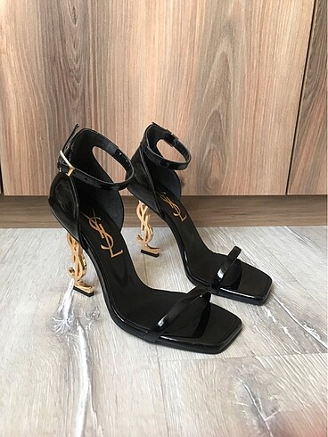 Yves Saint Laurent Yves saint laurent 38