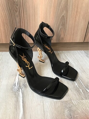 38 Beden Yves saint laurent 38