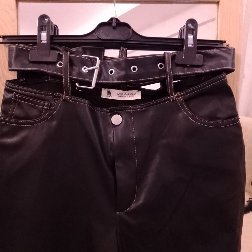 Deri Kumaştan Kemerli Siyah Kadın Pantolon - Görsel 2