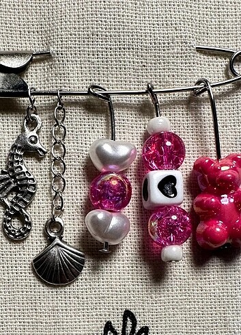 Boncuklu çanta iğnesi charm (beaded bag pin charm)