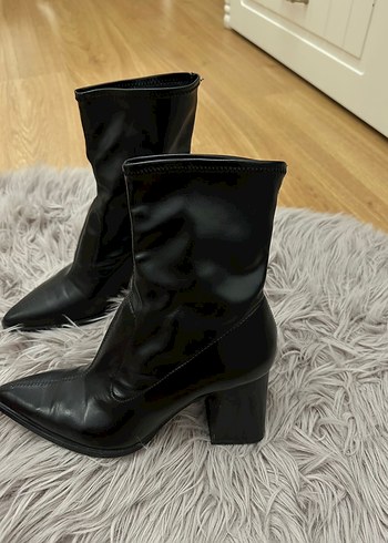 Bershka Siyah Deri Kadın Topuklu Bot