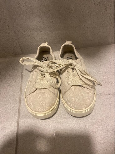 Zara kız çocuk canvas ayakkabı
