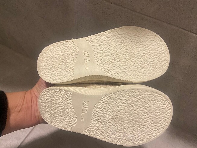 26 Beden ten rengi Renk Zara kız çocuk canvas ayakkabı