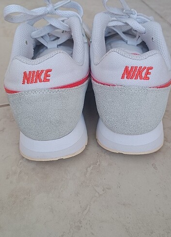 35,5 Beden Nike kadın spor ayakkabı MD Runner