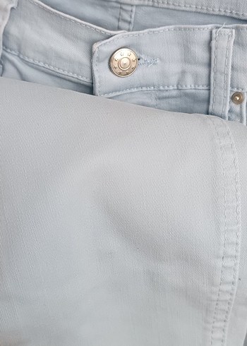 Beyaz Düğmeli Midi Kot Pantolon - Görsel 6