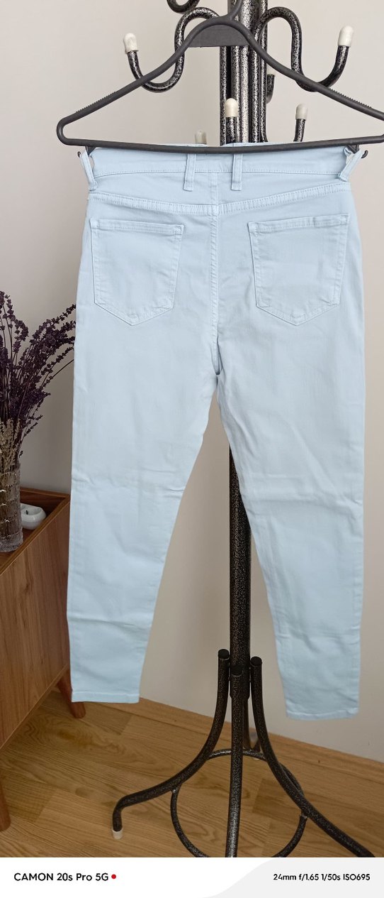 Beyaz Düğmeli Midi Kot Pantolon - Görsel 3